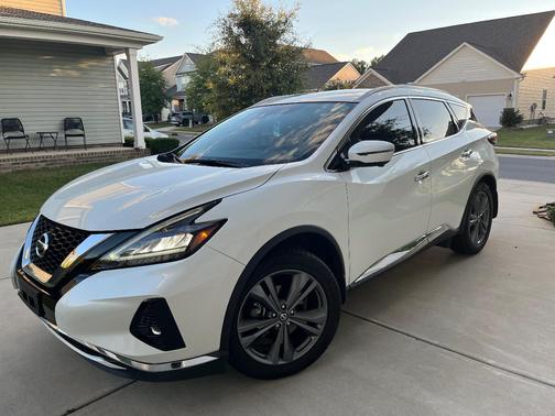 White 2022 Nissan Murano Platinum