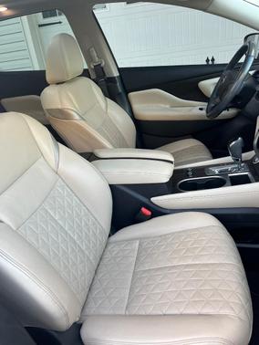White 2022 Nissan Murano Platinum