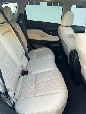 White 2022 Nissan Murano Platinum