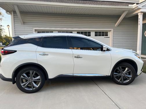 White 2022 Nissan Murano Platinum