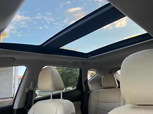 White 2022 Nissan Murano Platinum