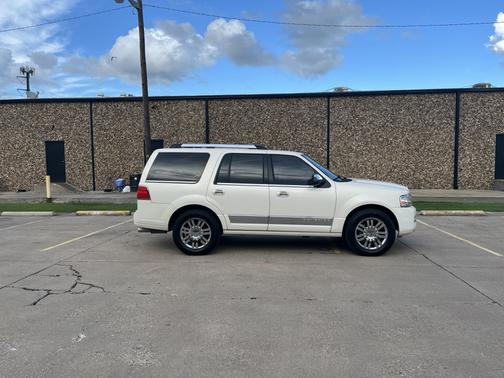 White 2007 Lincoln Navigator Ultimate