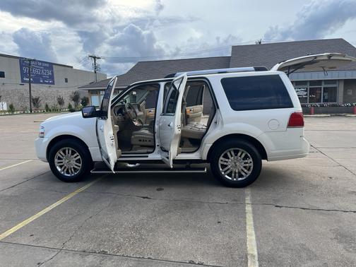 White 2007 Lincoln Navigator Ultimate