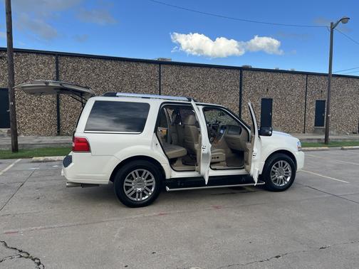 White 2007 Lincoln Navigator Ultimate