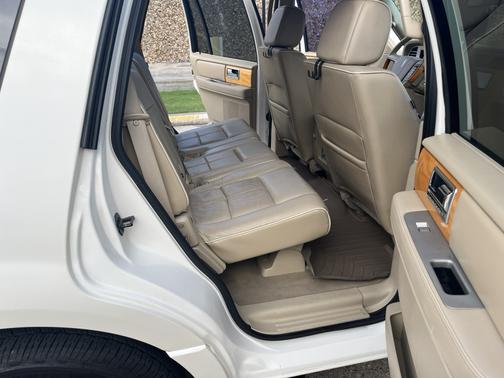 White 2007 Lincoln Navigator Ultimate
