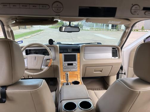 White 2007 Lincoln Navigator Ultimate