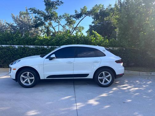 White 2018 Porsche Macan Macan