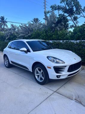 White 2018 Porsche Macan Macan