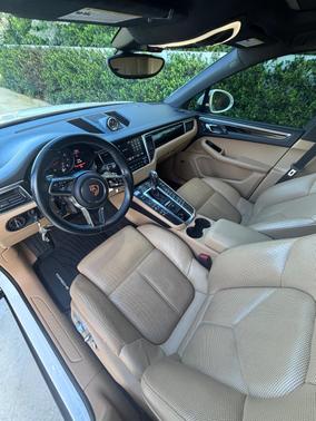 White 2018 Porsche Macan Macan