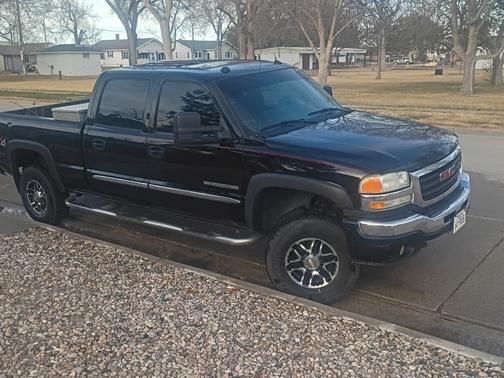 2004 GMC Sierra 2500 SLT H/D Crew Cab