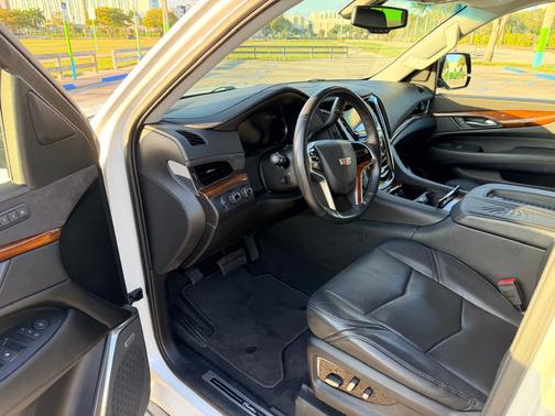 White 2018 Cadillac Escalade Base