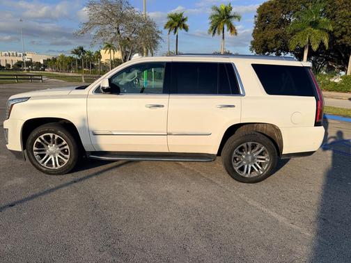 White 2018 Cadillac Escalade Base
