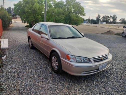 Beige 2000 Toyota Camry LE V6