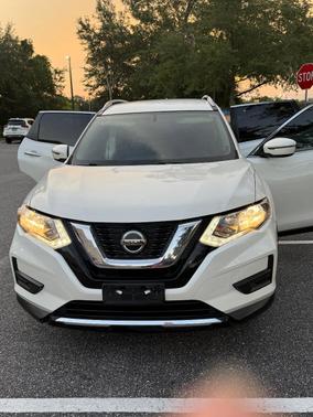 White 2018 Nissan Rogue SV