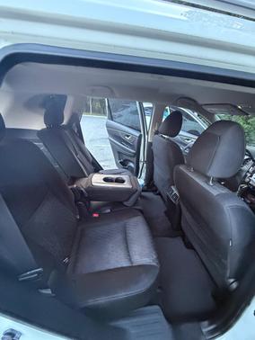 White 2018 Nissan Rogue SV