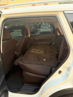 White 2018 Nissan Rogue SV