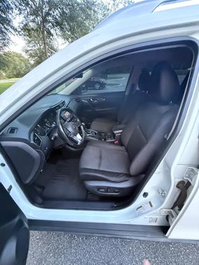 White 2018 Nissan Rogue SV