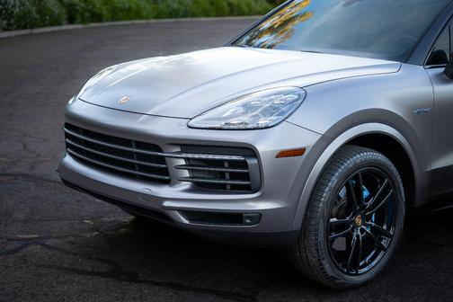 Gray 2022 Porsche Cayenne Cayenne E-Hybrid Platinum Edition
