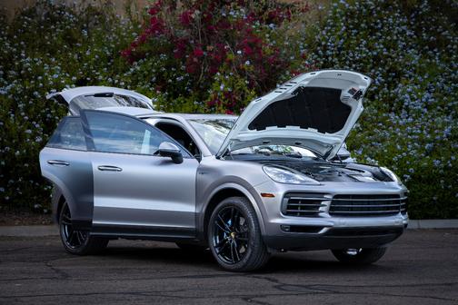Gray 2022 Porsche Cayenne Cayenne E-Hybrid Platinum Edition