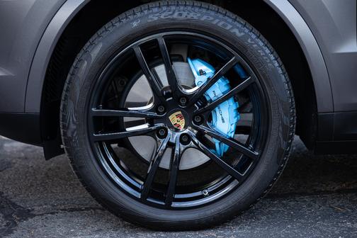 Gray 2022 Porsche Cayenne Cayenne E-Hybrid Platinum Edition