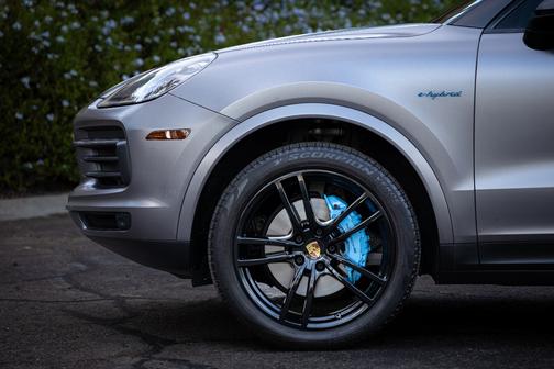 Gray 2022 Porsche Cayenne Cayenne E-Hybrid Platinum Edition