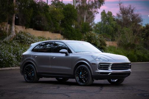 Gray 2022 Porsche Cayenne Cayenne E-Hybrid Platinum Edition