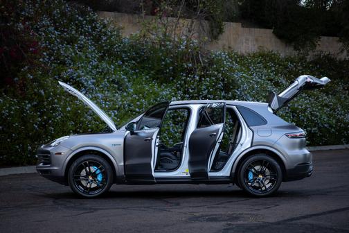 Gray 2022 Porsche Cayenne Cayenne E-Hybrid Platinum Edition