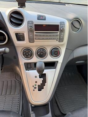 2010 Pontiac Vibe Base