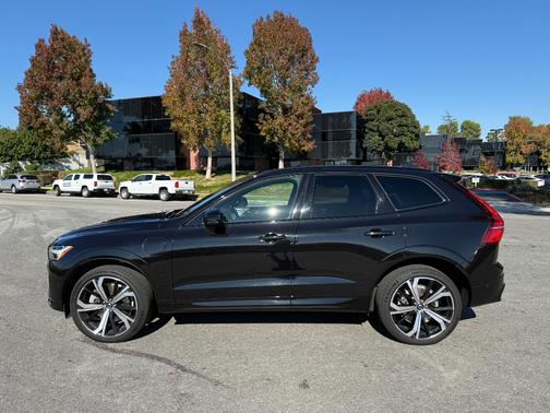 2022 Volvo XC60 Recharge Plug-In Hybrid T8 R-Design