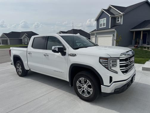 2024 GMC Sierra 1500 SLT