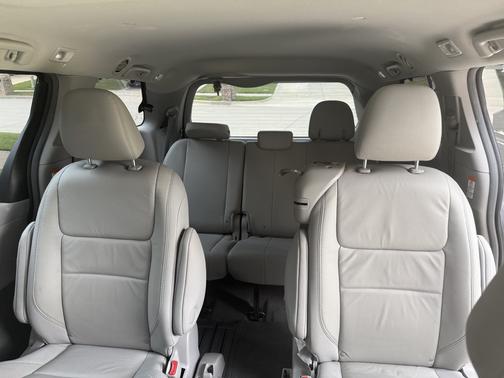 Gray 2017 Toyota Sienna XLE Premium