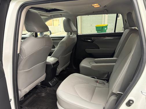 2022 Toyota Highlander Hybrid Limited