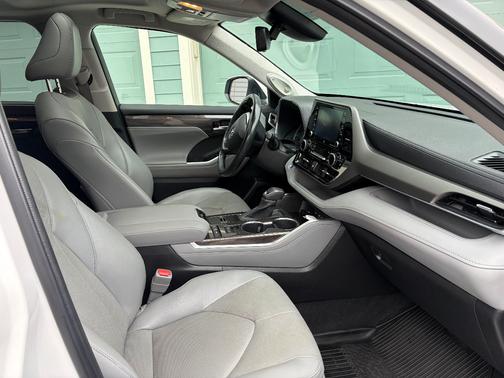 2022 Toyota Highlander Hybrid Limited