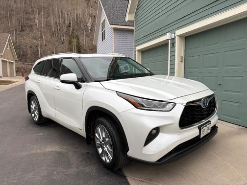 2022 Toyota Highlander Hybrid Limited