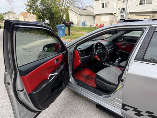 Silver 2016 Toyota Camry SE w/Special Edition Pkg