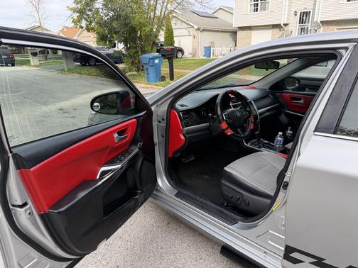 Silver 2016 Toyota Camry SE w/Special Edition Pkg
