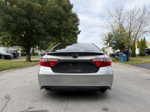 Silver 2016 Toyota Camry SE w/Special Edition Pkg