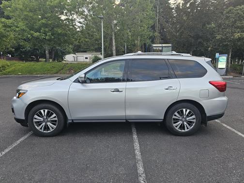 2019 Nissan Pathfinder S