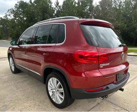 Red 2016 Volkswagen Tiguan SE