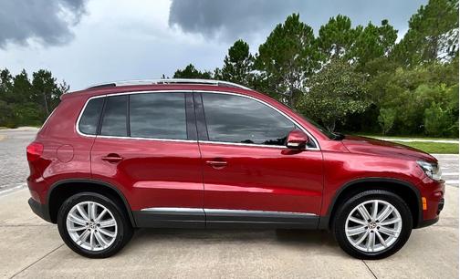Red 2016 Volkswagen Tiguan SE