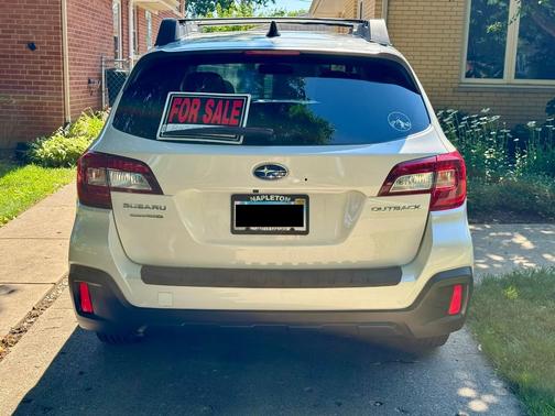 White 2018 Subaru Outback 2.5i Premium