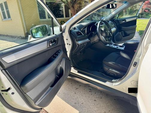 White 2018 Subaru Outback 2.5i Premium