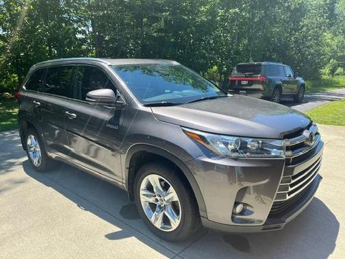 Gray 2018 Toyota Highlander Hybrid Limited