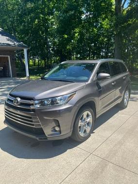 Gray 2018 Toyota Highlander Hybrid Limited
