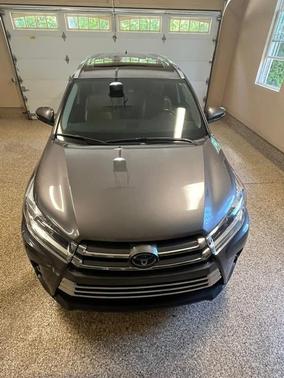 Gray 2018 Toyota Highlander Hybrid Limited