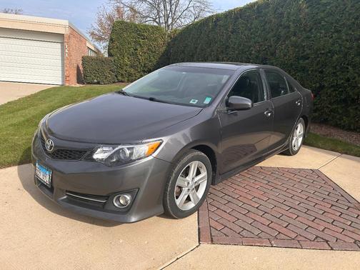 Gray 2014 Toyota Camry SE