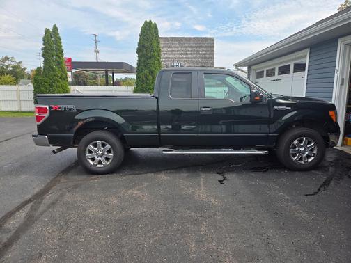 Green 2014 Ford F-150 STX