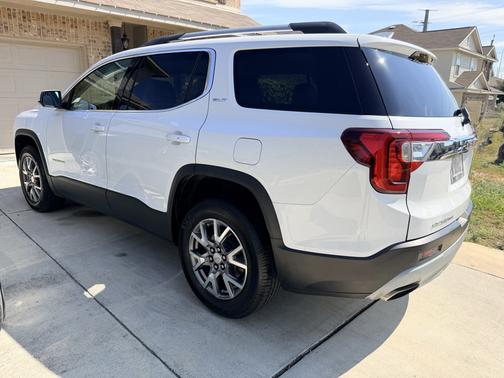 White 2020 GMC Acadia SLT