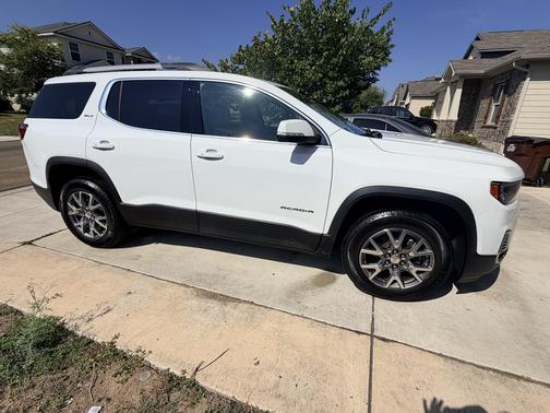 White 2020 GMC Acadia SLT