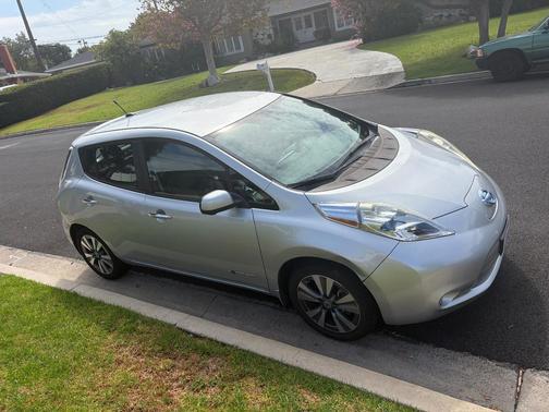 Silver 2013 Nissan Leaf SL